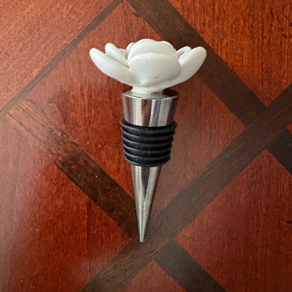 White Floral Wine Stopper